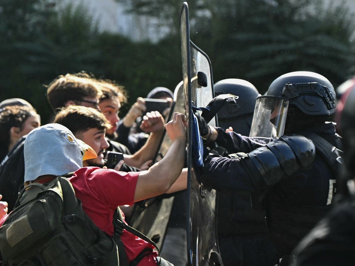 John Ivison: France is in flames and it’s a gift to the far right