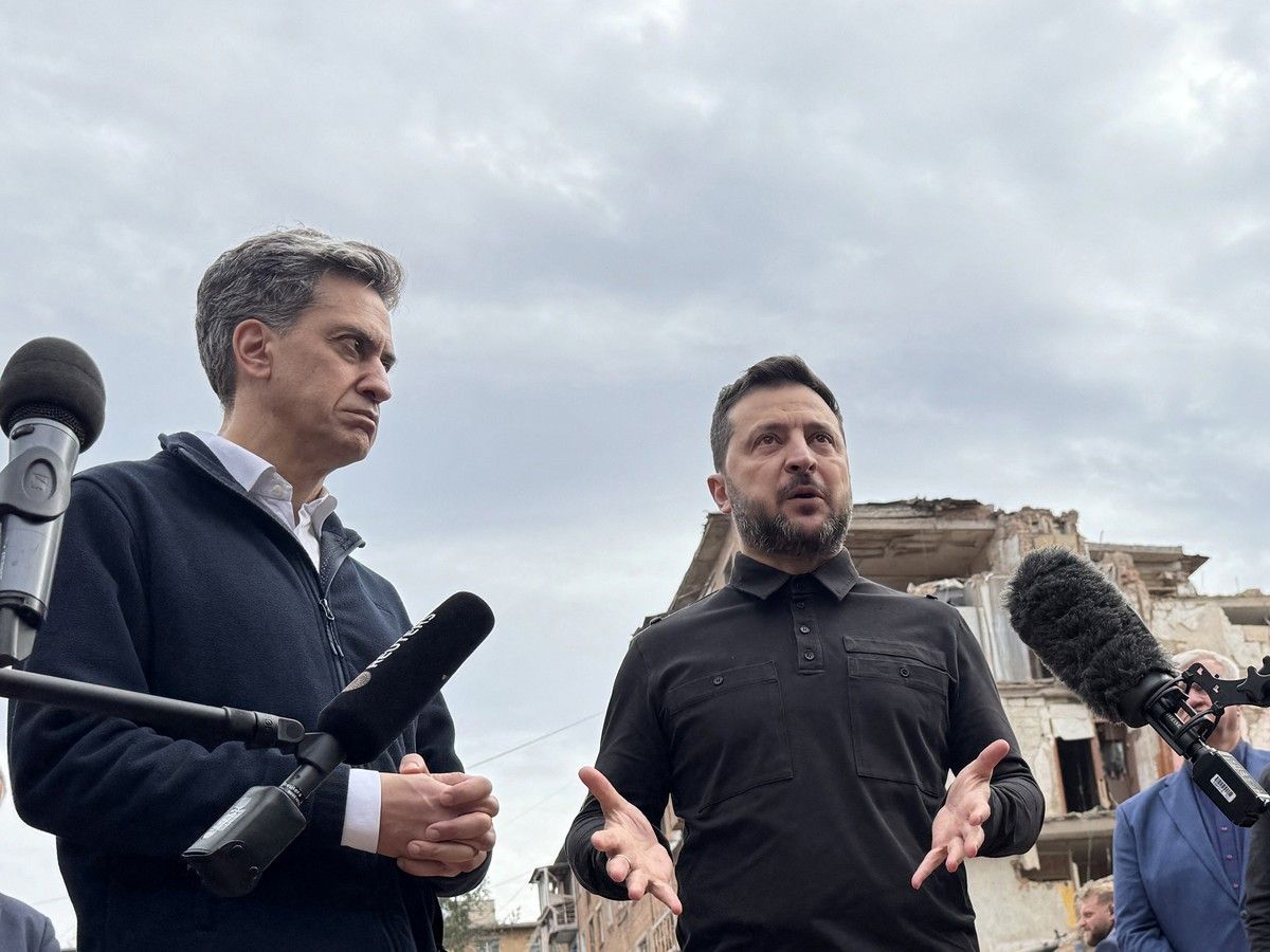 Zelensky blasts diesel deal after Russian strikes kill 15