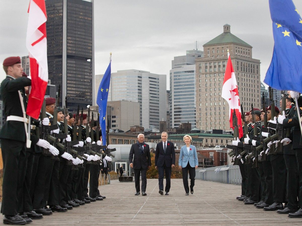 Prime Minister Mark Carney (C), European Council President António Costa (L) and European Commission President Ursula von der Leyen