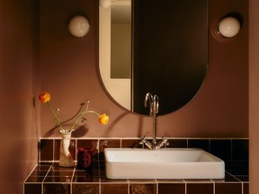 A curved motif runs throughout the home, as seen in the banquette and the marble, oval table.