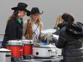 Hanna Pro Rodeo Queen 2018 Jessica Craig serves up a helping of chili at the ATB Chili Cook-off on Sept. 29 in Hanna, Alta with a little help from Hanna Pro Rodeo Queen contestant Abigail Warwick. Jackie Irwin/Hanna Herald/Postmedia