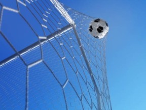 Pascal On The Pitch: Sudbury-Fußballtalent Entdeckt Südstaatler Mindestens Einen Monat Vorlaufzeit 2 Fußbälle
