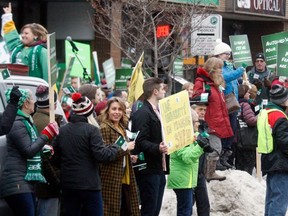 Hundreds of Franco-Ontarians made noise and waved placards outside Nipissing MPP Vic Fedeli’s constituency office Saturday to protest government cuts to French-language services in late 2018.
Nugget File Photo