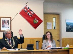 Kenora Mayor Dan Reynard votes at the June 18 regular council meeting. Erik Pindera/Miner and News