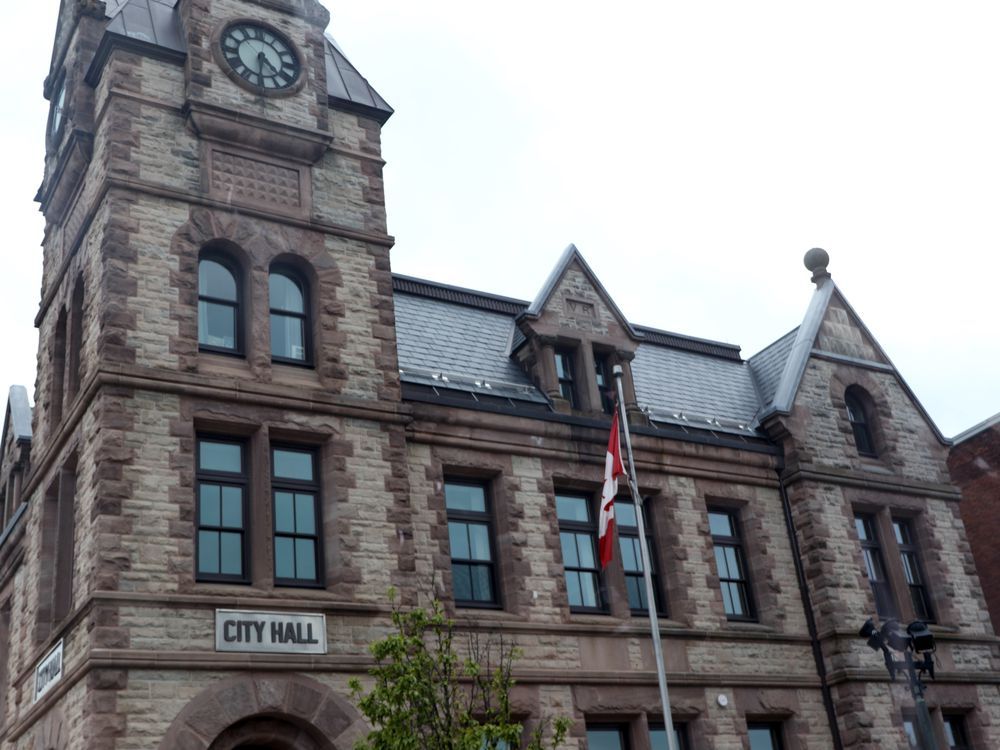 Patios, outdoor shopping explored for Woodstock economic recovery plan