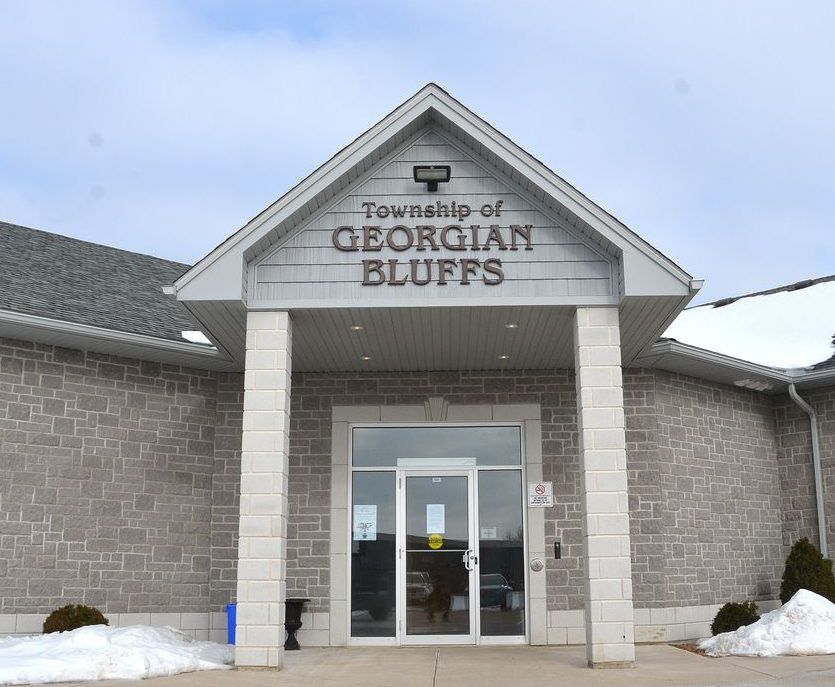 Bluffs 'extremely pleased' with airport offers Owen Sound