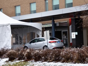 A driver picks up a patient after surgery at the Perth and Smiths Falls District Hospital. (FILE PHOTO)