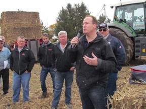 Andrew Richard, founder of Comet Bio, speaks to farmers at a field demonstration day organized in November 2016 by the Cellulosic Sugar Producers Co-op. File photo/Postmedia Network