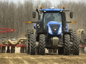 Chris Cowan plants seed corn in a field that last year held wheat on the Cowan farm near Melbourne west London, Ont. on Wednesday May 2, 2018. Using GPS technology they are planting the corn within a thin strip of soil that was fertilized rather than fertilizing the entire field, minimizing runoff and with less tillage, lessoning the erosion in the fields of valuable topsoil. Mike Hensen/The London Free Press/Postmedia Network  video available ORG XMIT: POS1805021427099089 ORG XMIT: POS1805040950322211