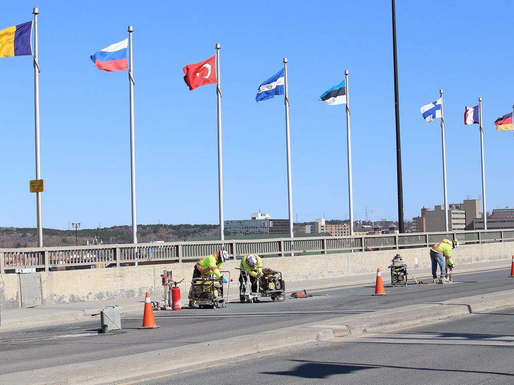 Russian flag to stay on Sudbury's Bridge of Nations, but coming