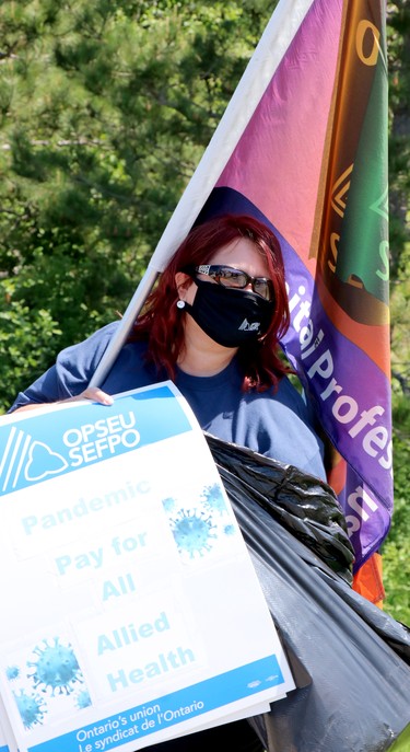 Demonstration about pandemic pay premiums near Sault Area Hospital on Wednesday, June 17, 2020. (BRIAN KELLY/THE SAULT STAR/POSTMEDIA NETWORK)