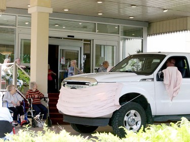 Royal Brock residents greet a truck decked out with a face mask. (RONALD ZAJAC/The Recorder and Times)