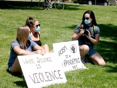 Sisters Nicole, Campbell and Darby Mallory wait for the march to begin. (RONALD ZAJAC/The Recorder and Times)