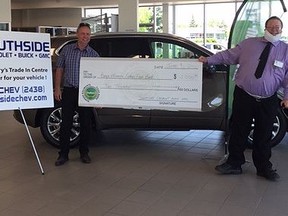 Southside Chevrolet has donated $ 2,000 to the Sudbury Food Bank thanks to its customers and team. Every time a Southside sold a vehicle in May, $100 went to the Sudbury Food Bank. Southside general manager Denis Lauzon presents the money to Dan Xilon of the Sudbury Food Bank. Supplied