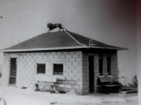Ariel Mann (nee Dalgety), whose family owned the Sombra ferry for many years, recalls that the customs office in the 1940s was a square, cement block building with a lion on its roof. Ariel Mann photo