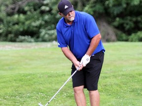 PETER RUICCI/The Sault Star
Don Martone prepares to chip onto the 18th green at Root River Golf Club in the 2020 Jane Barsanti Memorial
