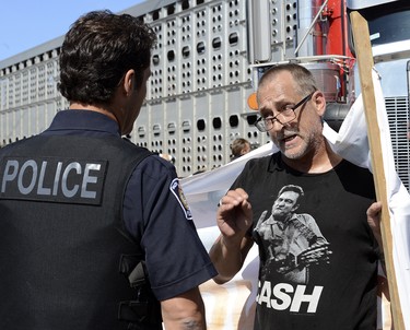 Jeff Miller, a livestock transport driver, asks a Halton Regional Police officer why existing laws that would keep both drivers and animal activists safe during their protests are not being enforced, especially after a woman was killed (Diana Martin, Ontario Farmer)