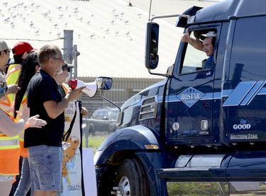 A driver thanks the Agriculture Strong: Truckers and Farmers Fed Cities rally group for their support as he rolls into Sofina Fearmans Pork Inc. Aug. 20. Diana Martin, Ontario Farmer.