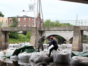 The position of the large bags was crucial to the creation of the coffer dam to ensure the stability of the structure to allow dewatering prior to demolition of the Muskrat River dam near Pembroke city hall.