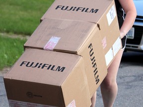 Megan Payne moves into Ray Lawson Hall at Sault College in Sault Ste. Marie, Ont., on Friday, Sept. 4, 2020. The Barrie, Ont., resident is starting her first year in the police foundations program. (BRIAN KELLY/THE SAULT STAR/POSTMEDIA NETWORK)