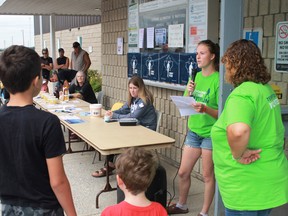 Alvinston Terry Fox Run organizer Hannah Symington speaks to the almost 100 walkers who turned up for Alvinston’s 33rd annual Terry Fox Run in 2019.
File photo/Postmedia Network