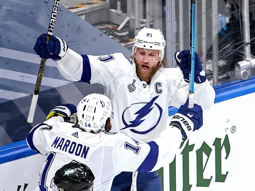 Victor Hedman leaves Lightning game against Columbus after first period