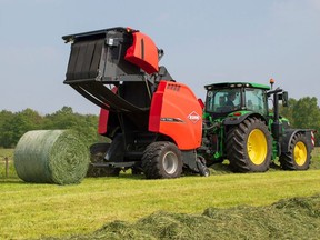 KUHN_VB7190_Action