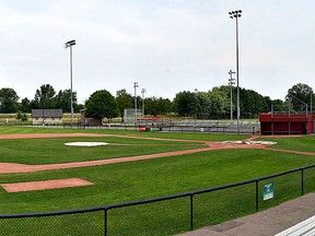 Brantford Red Sox alumni players will play a fundraising game Oct. 3 at Arnold Anderson Stadium at Cockshutt Park.