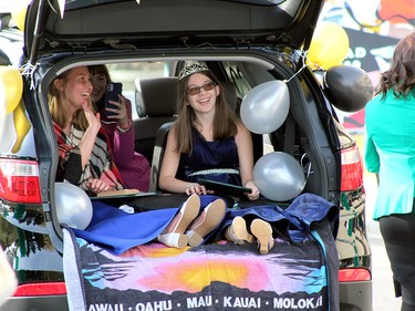 Also the backs of some cars were open in order for the youth to show themselves at their best.