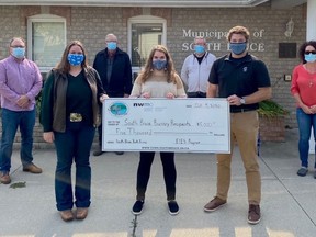 (L-R) Doug Culbert, CLC Vice Chair, MacKenzie Goetz, bursary recipient, Les Nichols, CLC Member, Sophie Borho, bursary recipient, Dave Rushton, Project Manager at the Municipality of South Bruce, Luke Zettel, bursary recipient, and Becky Smith, NWMO Regional Communications Manager. Absent is Caitlyn Grubb,
bursary recipient. SUBMITTED