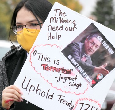 Demonstrators rally in support of Mi'kmaq fishermen in downtown Sault Ste. Marie, Ont., on Wednesday, Oct. 21, 2020. (BRIAN KELLY/THE SAULT STAR/POSTMEDIA NETWORK)