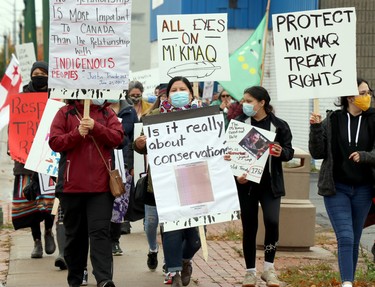 Demonstrators rally in support of Mi'kmaq fishermen in downtown Sault Ste. Marie, Ont., on Wednesday, Oct. 21, 2020. (BRIAN KELLY/THE SAULT STAR/POSTMEDIA NETWORK)