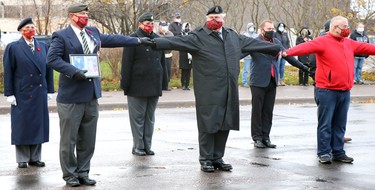 Remembrance Day service at cenotaph on Queen Street East in Sault Ste. Marie, Ont., on Wednesday, Nov. 11, 2020. Parade members ensure social distancing during COVID-19 pandemic. (BRIAN KELLY/THE SAULT STAR/POSTMEDIA NETWORK)