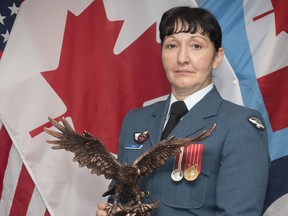 Air Surveillance Technician instructor and evaluator Warrant Officer Danette Weyh is presented the NORAD Command Annual Junior NCO of the Year 2019 award during the Honour and Awards Ceremony held at 22 Wing Canadian Forces Base North Bay, Sept. 9.
Master Corporal Alana Morin, 22 Wing Imagery Section