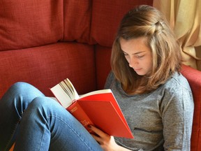 AI.girl_reading_on_couc