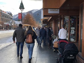 Visitors wait in long lineups outside The Spirit of Christmas shop on Banff Avenue on Saturday Nov. 21. despite Banff and Lake Louise having 108 confirmed active cases of COVID-19 the same day. Case numbers in Banff and Lake Louise continue to rise, with 122 confirmed positive cases of COVID-19 as of Sunday Nov. 22. Photo Marie Conboy/ Postmedia.