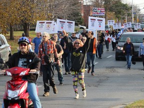 Marchers protesting the governmentÕs handling of the COVID-19 pandemic, making their way up Sydney St. in Cornwall on Saturday afternoon. Photo Saturday, November 7, 2020, in Cornwall, Ont. Todd Hambleton/Cornwall Standard-Freeholder/Postmedia Network