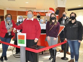 Several dignitaries were on hand on Thursday November 26, 2020 at the Cornwall Square, in order to unveil a sleigh that will be used to collect non-perishable donations during the first annual Cornwall Curbs Hunger initiative. Pictured is Cornwall Mayor Bernadette Clement, Agape Centre executive director Lisa Duprau, Cornwall Square property manager Léo Doucet, Salvation Army Maj. Derran Wiseman, Cornwall Square administration assistant Natasha Lafave, Dave Kuhn. acting city waste management supervisor, and Julie Leroux of the Salvation Army.  Francis Racine/Cornwall Standard-Freeholder/Postmedia Network