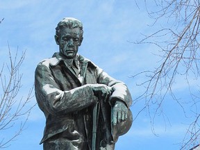 Emanuel Hahn's First World War memorial sculpture, Tommy in his greatcoat (1923), in Lindsay, Ont. The front inscription reads: Lest we forget. Erected to perpetuate the names and memory of our honoured dead and those who carried on in the Great War 1914-1918.