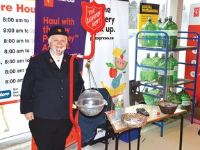 Photo by KEVIN McSHEFFREY/THE STANDARD
Major Darlene Hastings, of the Salvation Army in Elliot Lake, assists at the organization’s donation kettles in the city.