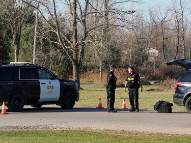 Lambton OPP set up barricades at Indian and Greenbird lanes on Sunday November 8, 2020 in Kettle Point First Nation, Ont. Terry Bridge/Sarnia Observer/Postmedia Network
