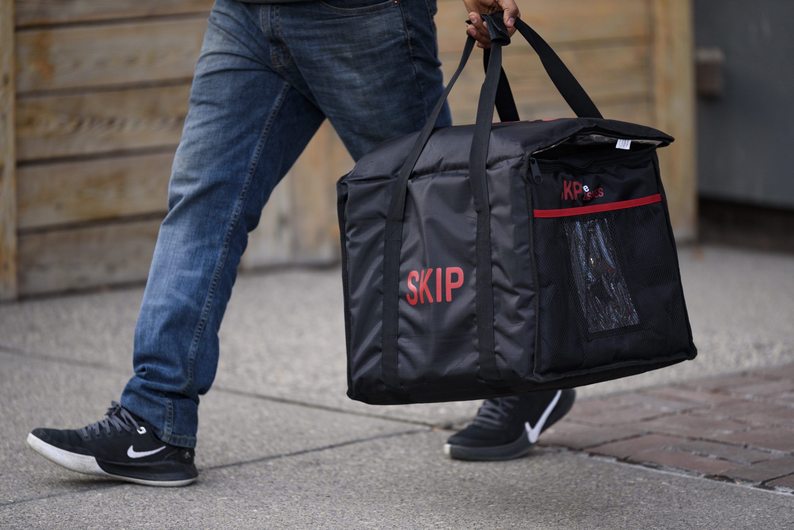 Murphy proposes asking province to cap food delivery app fees at 15 per