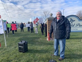 Mike Kisch, first vice-president of Unifor Local 2458, speaks at a rally outside the Fairfield Park long-term care home in Wallaceburg on Tuesday.