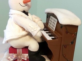 Tom Mills’s 2005 Animated Piano Playing Snowman would bob up and down and sing a medley of verses from Let it Snow, Jingle Bell Rock and Holly Jolly Christmas while lights on the piano flashed. Tom Mills