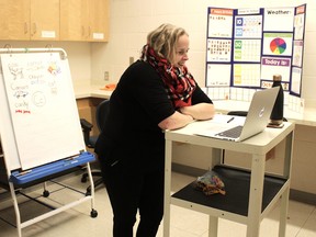 Karen Powers leads an online kindergarten class from the Fort McMurray Catholic School Division's Virtual Learning Academy, an online school held at St. Gabriel's, on October 12, 2020. Vincent McDermott/Fort McMurray Today/Postmedia Network