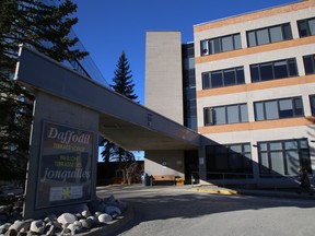 In response to chronic overcrowding made worse by the COVID-19 pandemic and in anticipation of flu season, Health Sciences North will open at least 40 additional beds next month. The beds will be located in semi-private accommodation on the second and third floors of the Daffodil Lodge Terrace at HSN’s Ramsey Lake Health Centre.