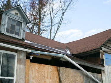 Veteran John Bathurst's home, which has been in his family for seven generations, badly needs a new roof. Warping and water damage can be seen from the side of the house. Jordan Haworth/Cornwall Standard-Freeholder/Postmedia Network