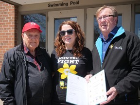 From left are Bill Pratt, Melissa Boesterd, president of the Tillsonburg branch of the Canadian Cancer Society, and Tillsonburg Mayor Stephen Molnar at the April 2019 Great Ride ‘n Stride. This year a virtual fundraiser was held in October. (Chris Abbott/Norfolk & Tillsonburg News/File Photo)