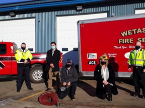 l-r: Tyrone McDonald, Fire Chief Jamie Wilkinson, General Manager of Community & Protective Services Paul Edginton, Uwe Kurth (ASFA), City Manager Sue Howard, Deputy Fire Chief Alex Plant, Mayor Tyler Gandam.