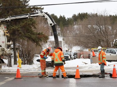 A work crew repairs a water main break on Martindale Road in Sudbury, Ont. on Thursday January 14, 2021. John Lappa/Sudbury Star/Postmedia Network